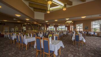 Desayuno buffet diario (CZK 200 por persona)