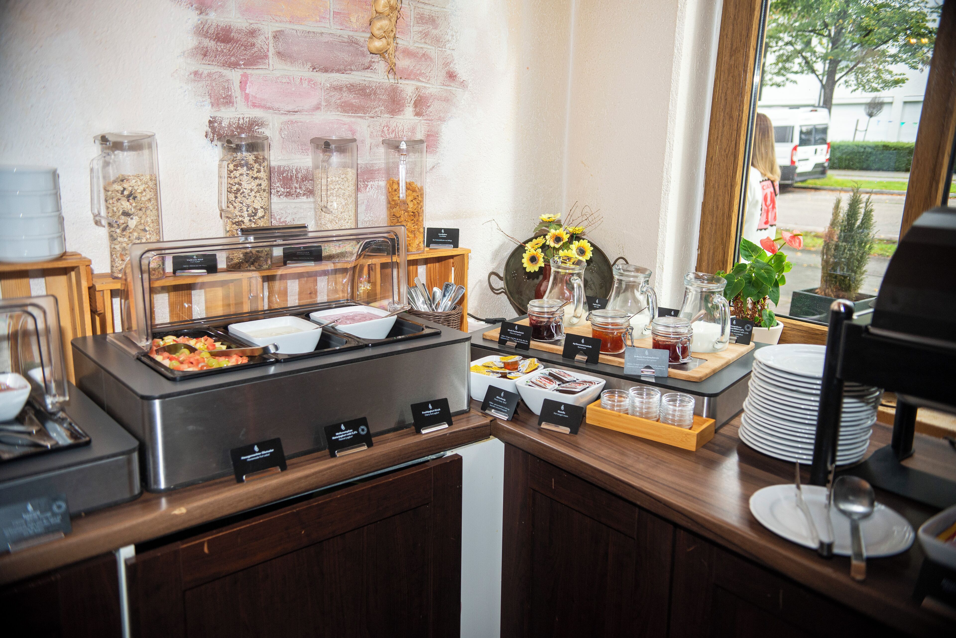 Desayuno buffet diario (EUR 17 por persona)