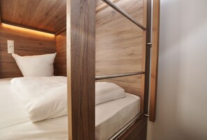Dreibettzimmer | Allergikerbettwaren, Minibar, Zimmersafe, Schreibtisch
