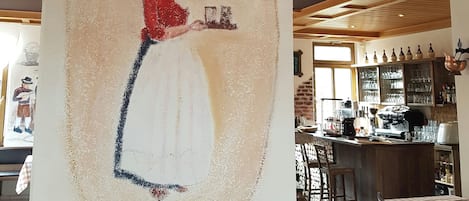 Der serveres morgenmad, frokost og aftensmad med udendørs servering