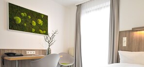 Hypo-allergenic bedding, minibar, in-room safe, desk - Hotel Perlach Allee (Munich)