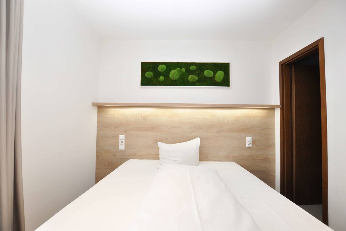 Ropa de cama hipoalergénica y minibar 