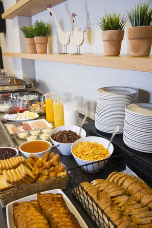 Free daily buffet breakfast