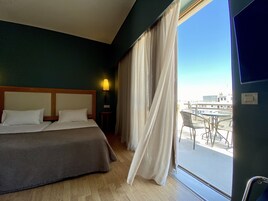 家庭房 | 客房内保险箱、办公桌、隔音、免费 WiFi