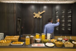 Free daily buffet breakfast  - Hotel Olympic (Heraklion)
