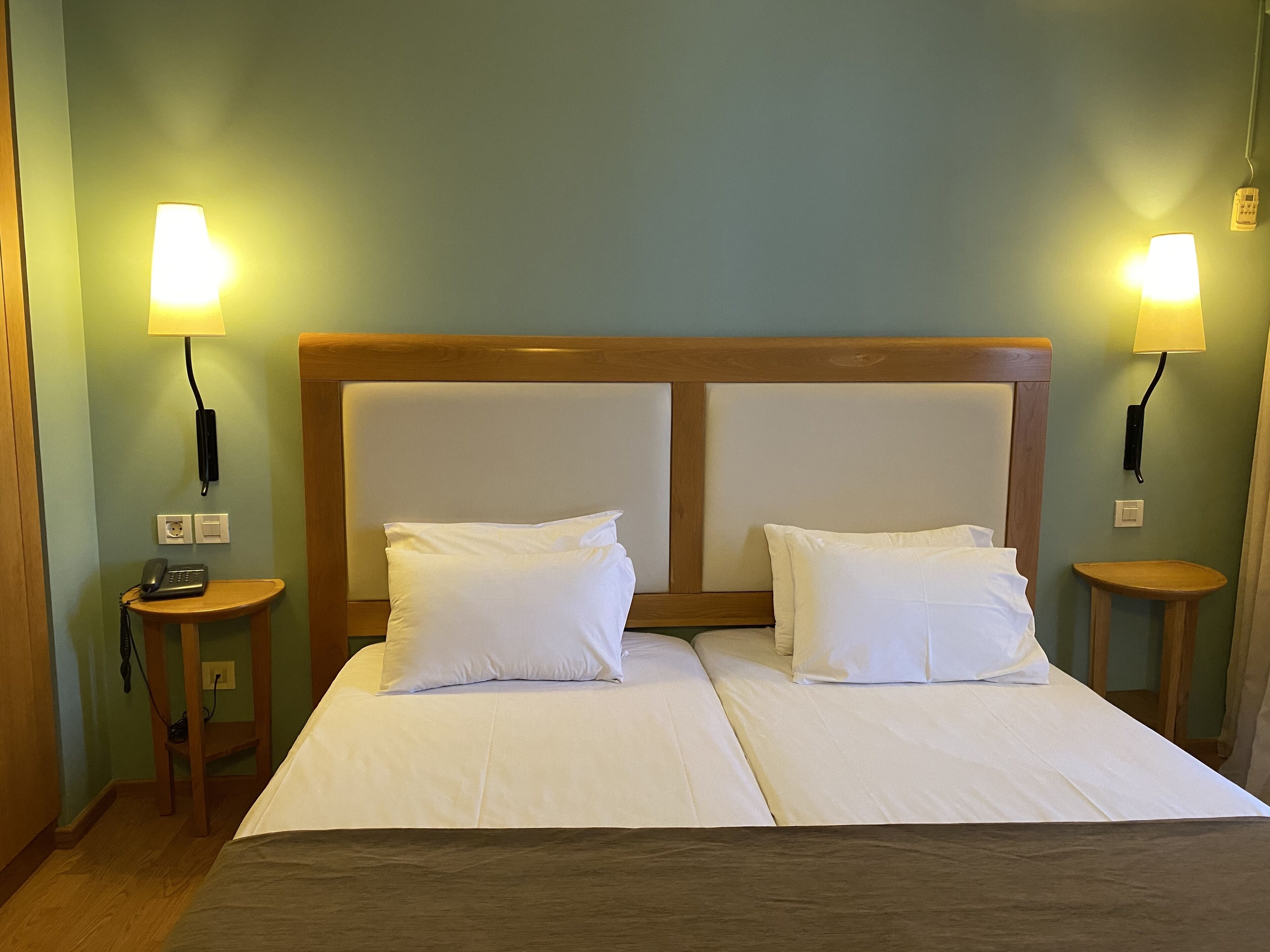 Coffres-forts dans les chambres, bureau, chambres insonorisées