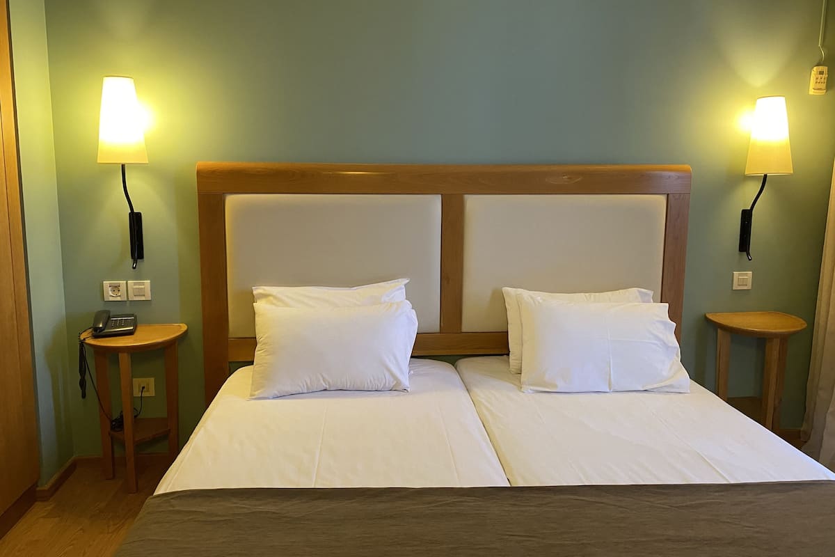 Coffres-forts dans les chambres, bureau, chambres insonorisées