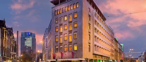 Vista frontal de la propiedad