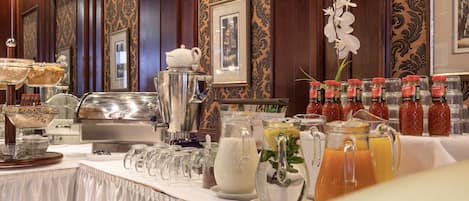 Tägliches inbegriffenes Frühstücksbuffet
