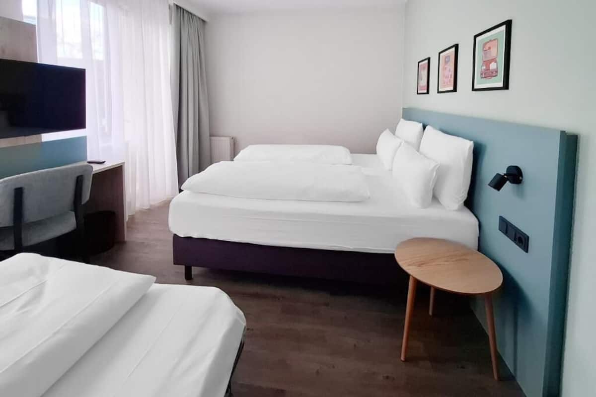 Chambre triple Standard | Coffre-fort, bureau, rideaux dâobscurcissement, systĂšme dâinsonorisation