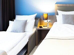 스탠다드 트리플룸 | 객실 내 금고, 책상, 암막 커튼, 방음 설비