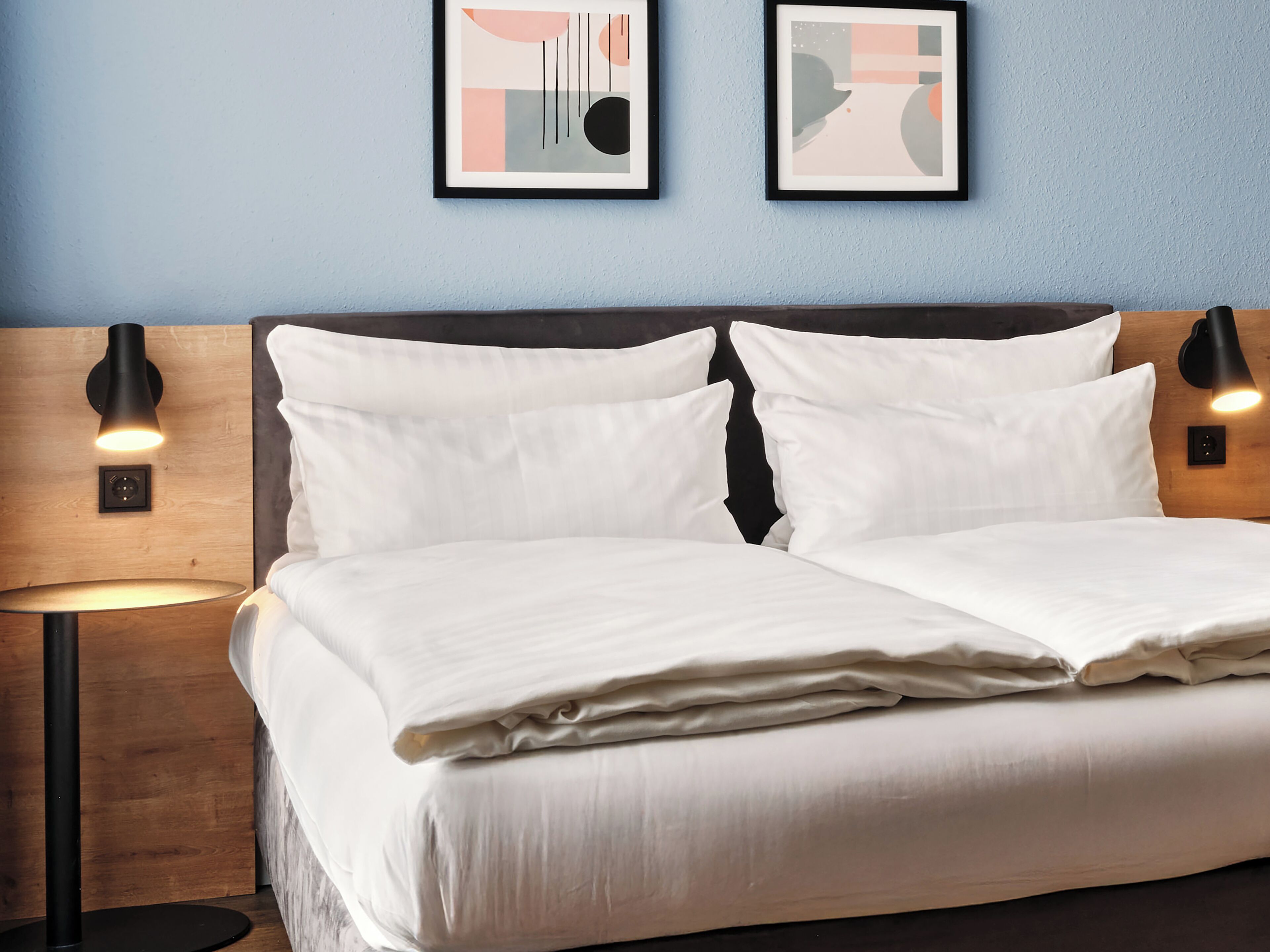 コンフォート ルーム | セーフティボックス (室内)、デスク、遮光カーテン、防音設備