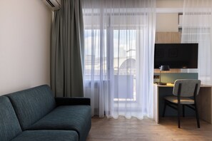 In-room safe, desk, blackout curtains, soundproofing - Hotel Continental Frankfurt (Frankfurt)