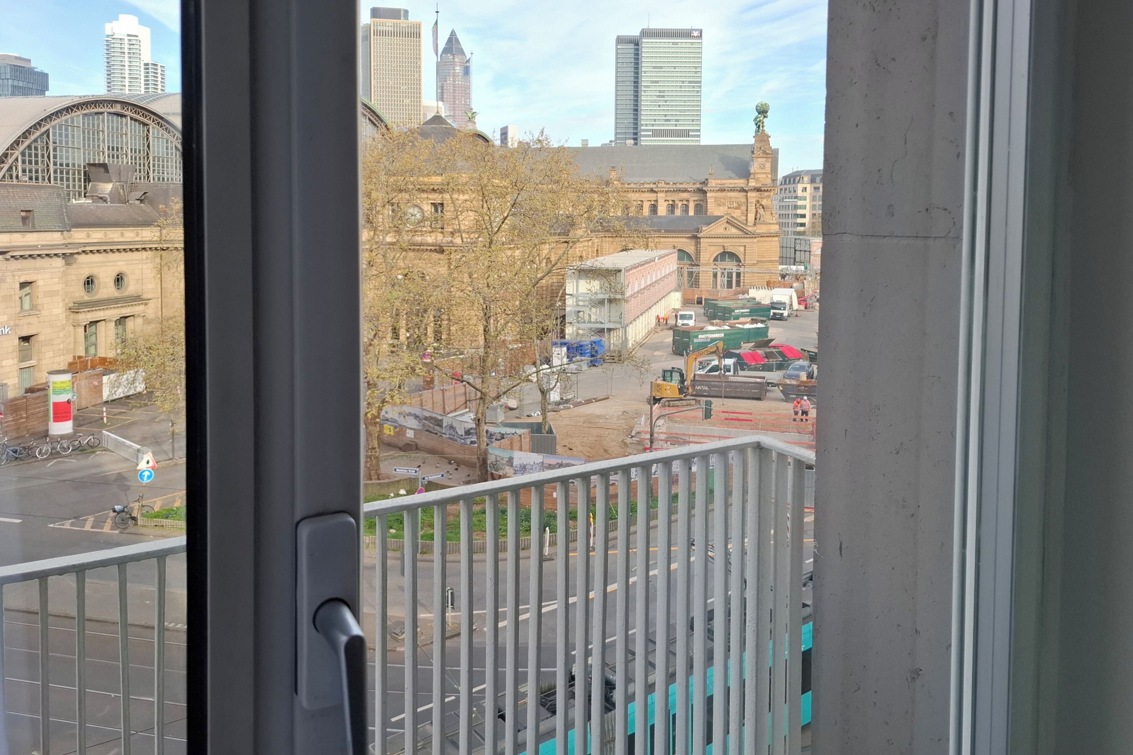 Phòng tiện nghi đơn giản | Quang cảnh từ phòng