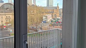 Phòng tiện nghi đơn giản | Quang cảnh từ phòng