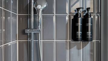Comfort Room | Bathroom | Shower, hair dryer, towels