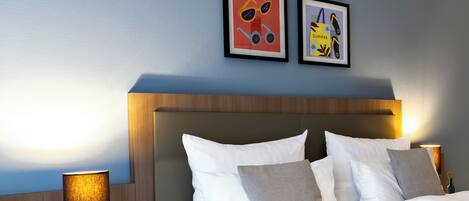 Caja de seguridad en la habitación, escritorio y cortinas blackout