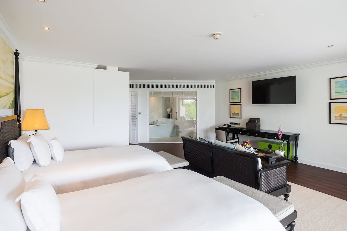 Premium bedding, minibar, in-room safe, desk