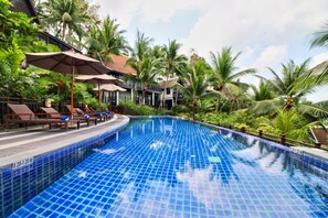 6 outdoor pools, pool umbrellas, pool loungers - InterContinental Koh Samui Resort by IHG (Koh Samui)