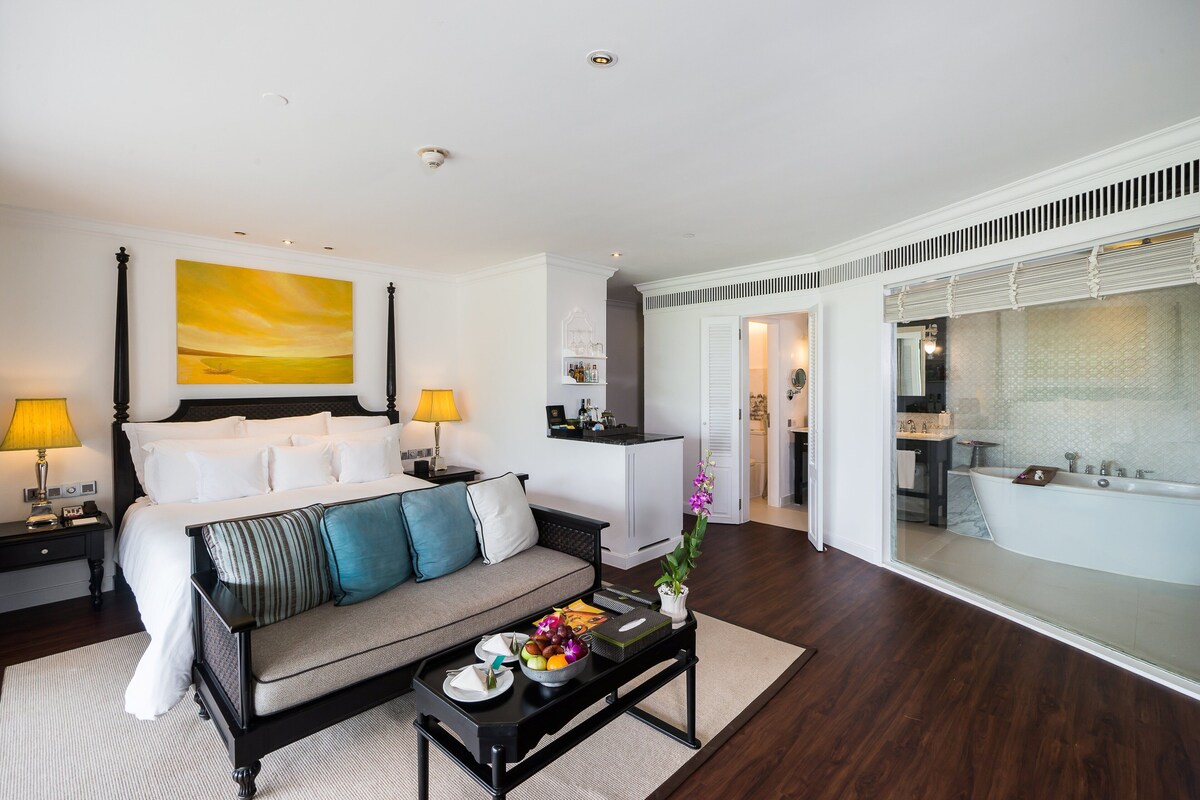 Chambre classique, 1 très grand lit, vue sur l’océan | Literie de qualité, minibar, coffre-fort, bureau