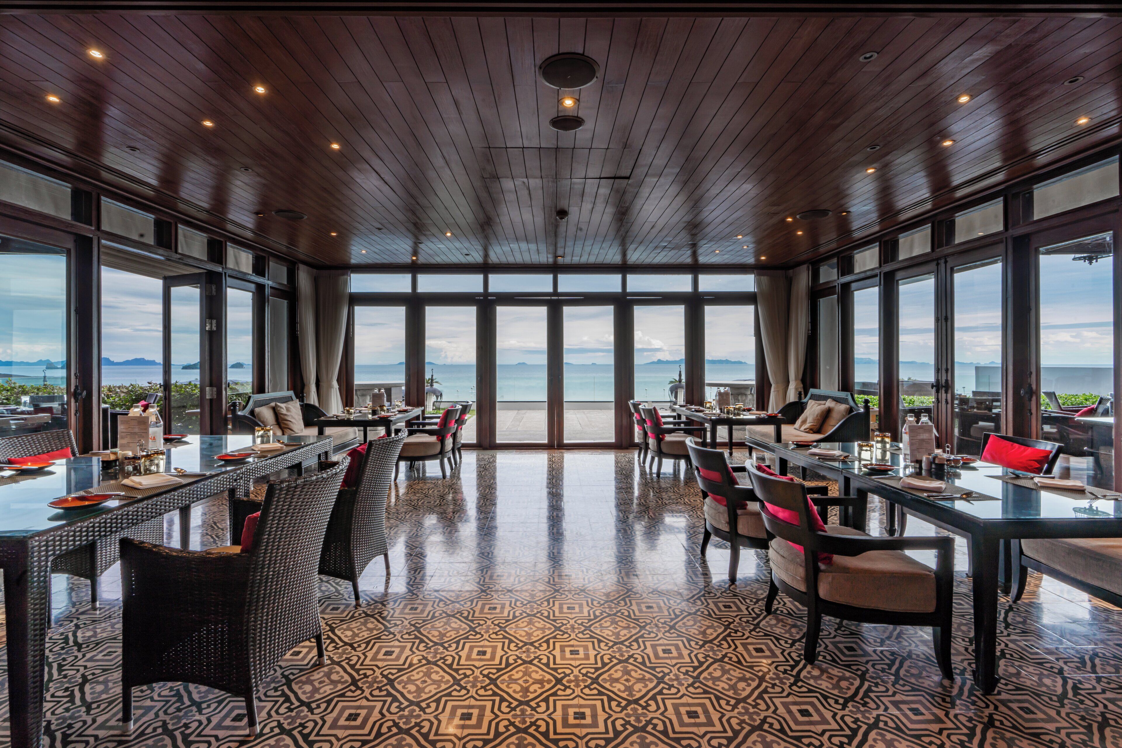 2 restaurants, breakfast, lunch, dinner served; asian cuisine