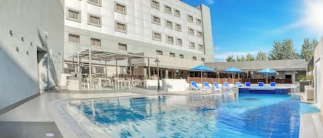 Kolam renang outdoor