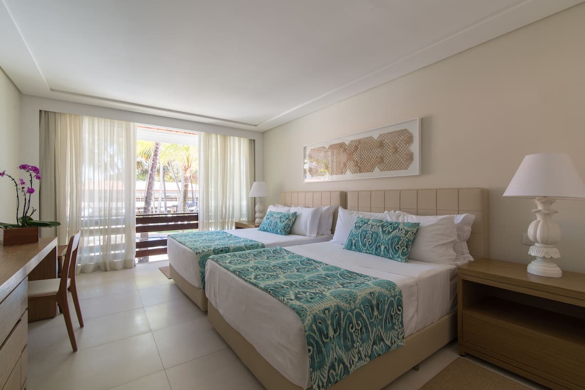 deluxe room | in-room dining