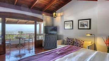 Suite | Egyptian cotton sheets, premium bedding, pillowtop beds, in-room safe