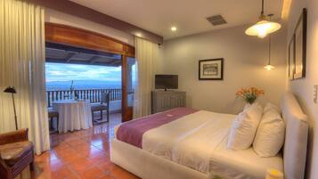 1 bedroom, Egyptian cotton sheets, premium bedding, pillowtop beds