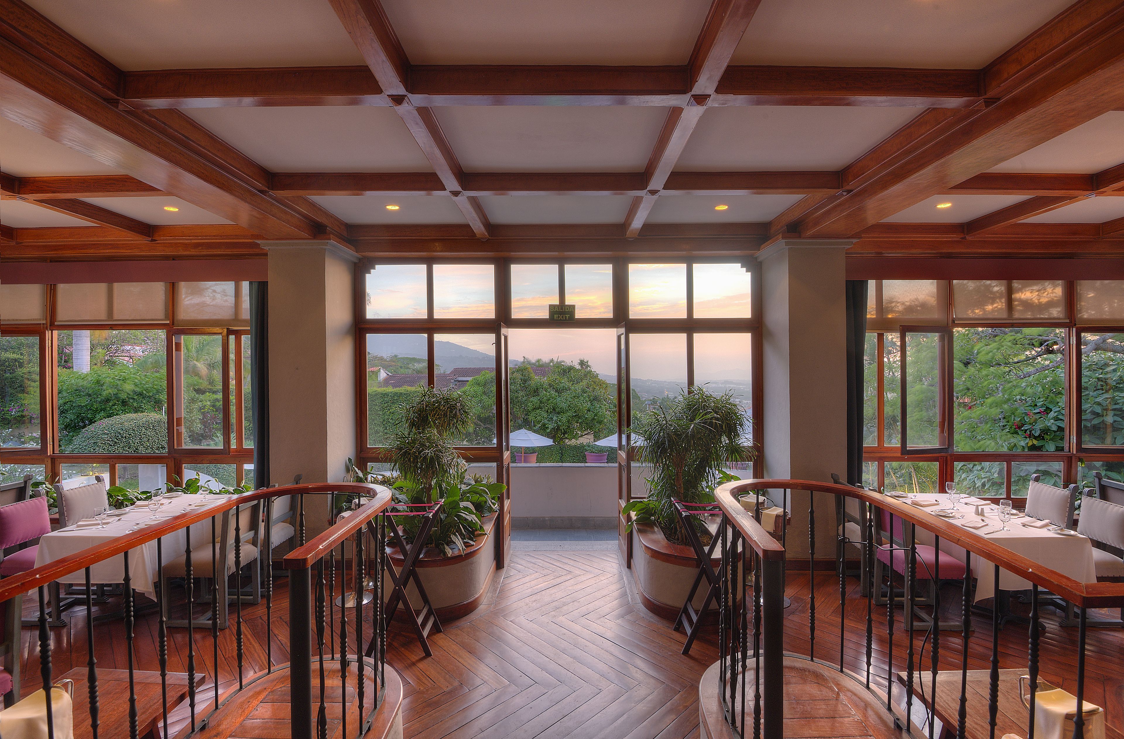 Ofereix vistes a la piscina i s&#x27;hi serveixen esmorzars i sopars