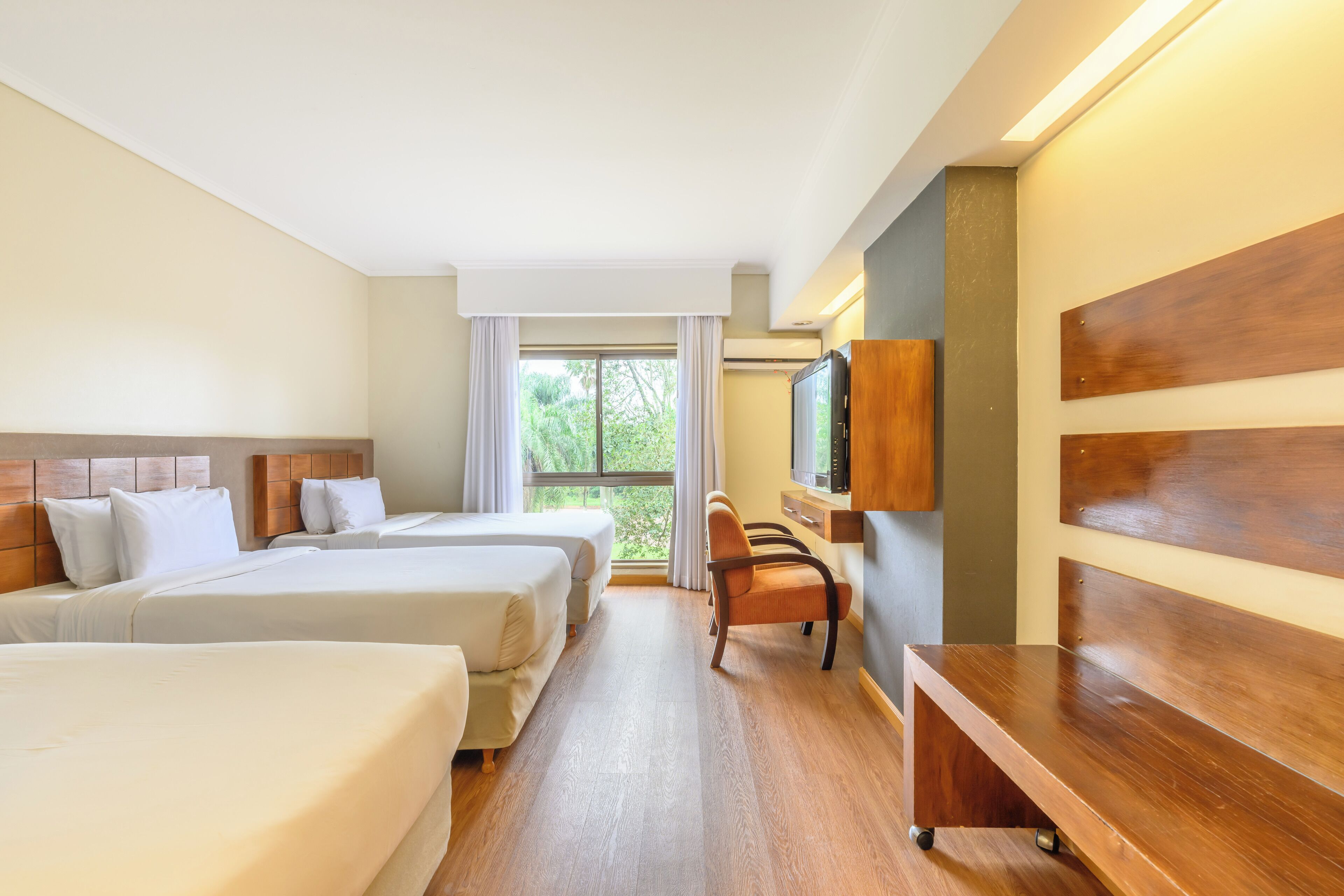 Chambre Triple Deluxe | Minibar, coffres-forts dans les chambres, chambres insonorisées