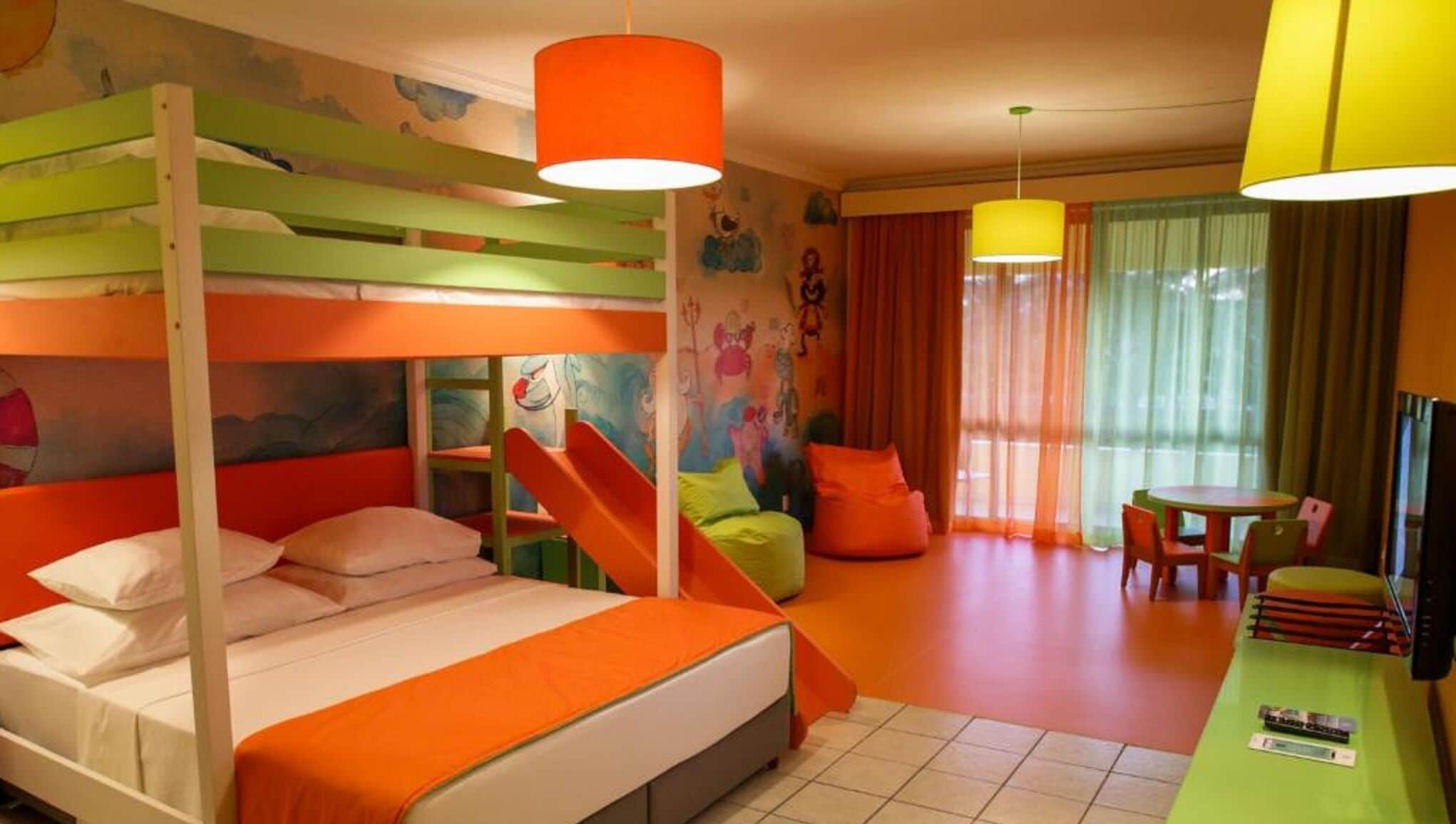 In-room safe, blackout curtains, free WiFi, bed sheets