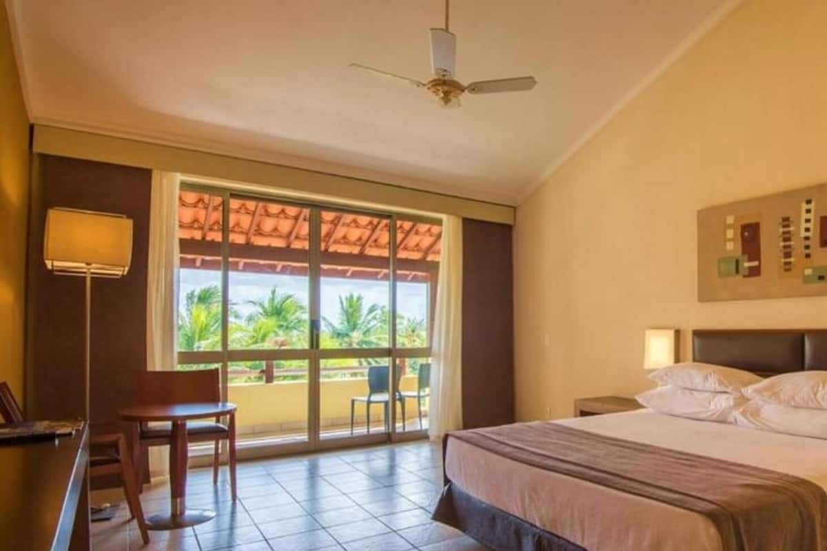 In-room safe, blackout curtains, free WiFi, bed sheets