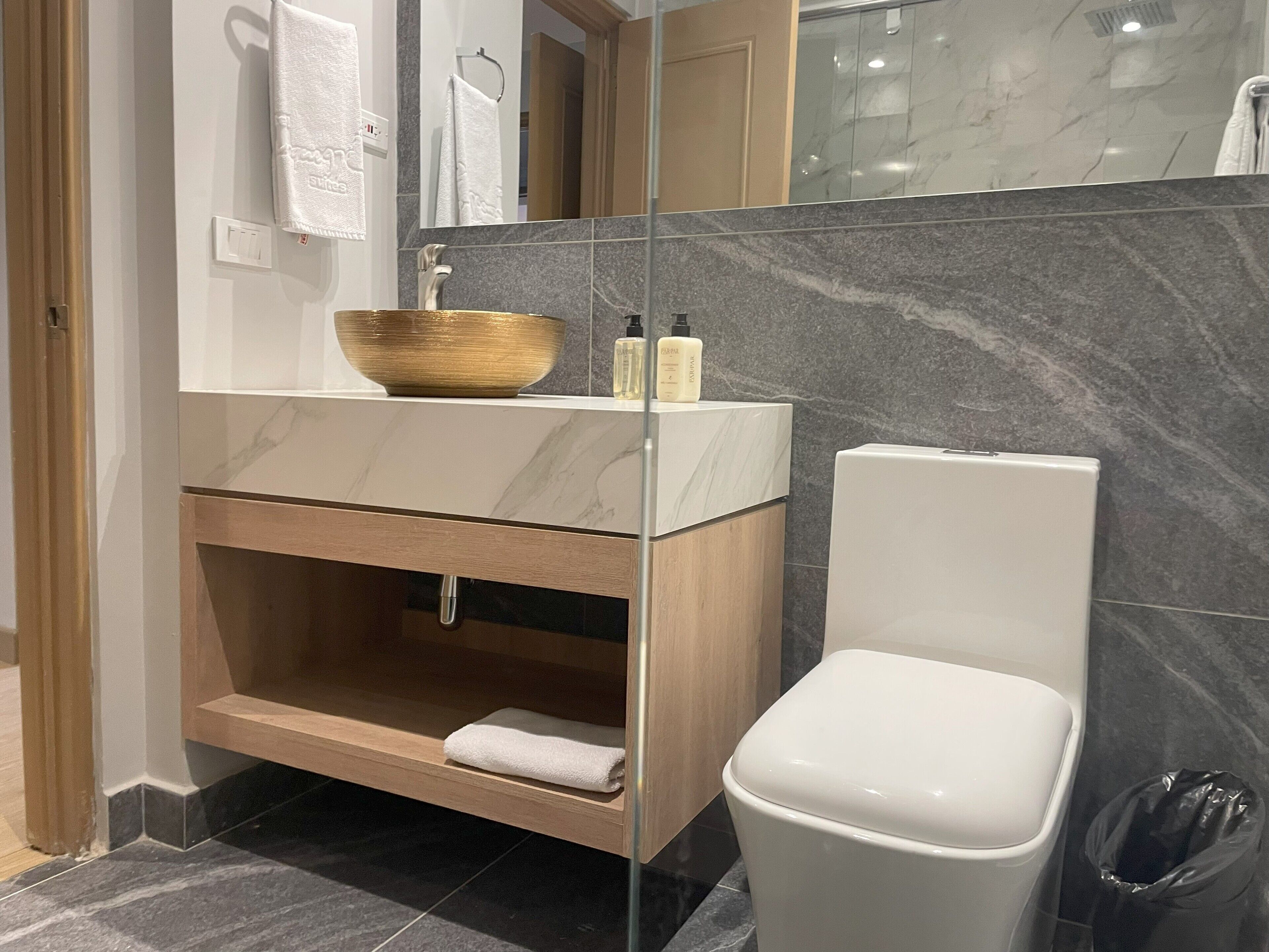 1 bedroom, premium bedding, down duvets, select comfort beds