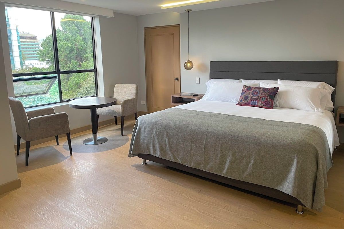 Deluxe Double with Queen bed | 1 bedroom, premium bedding, down duvets, Select Comfort beds