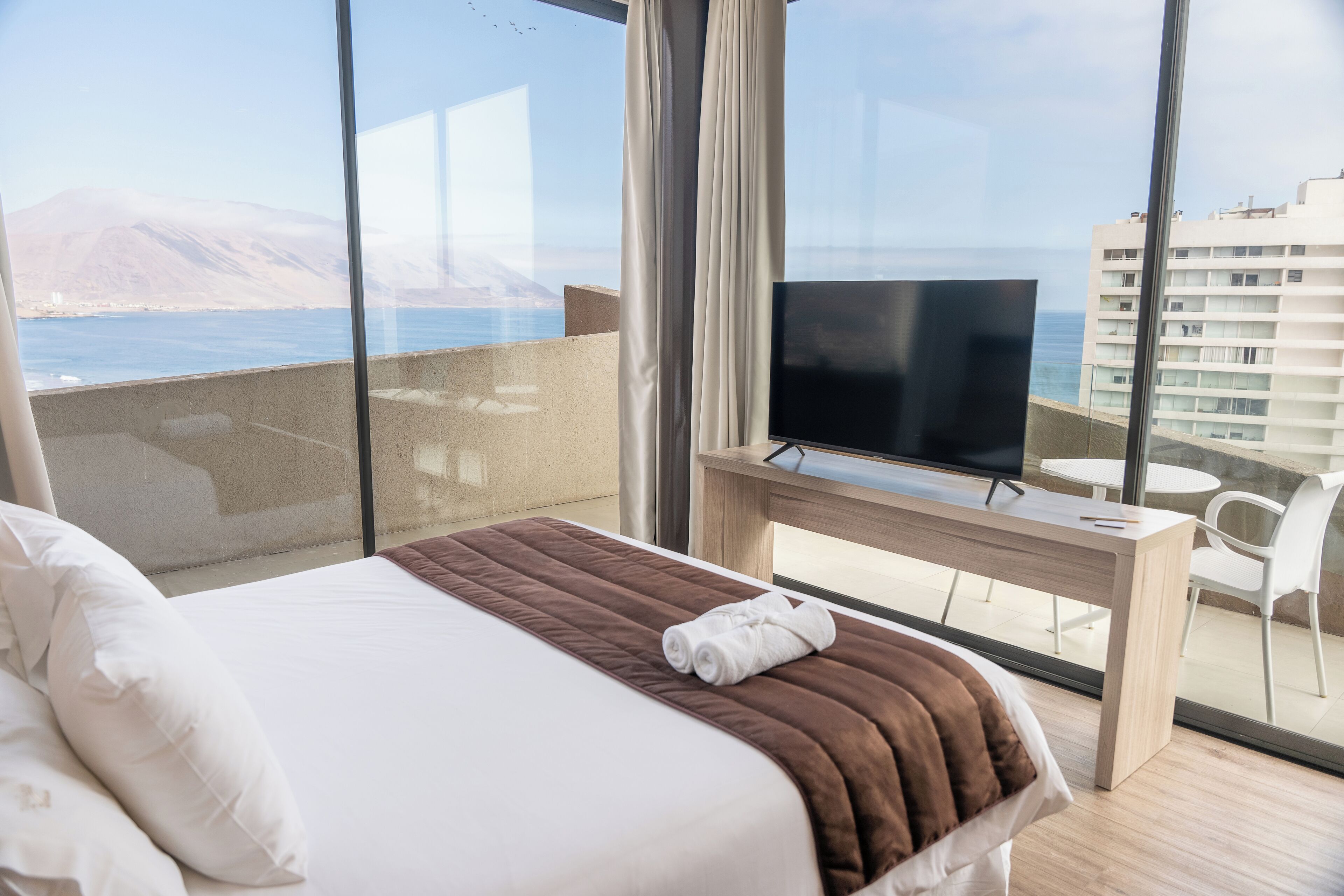 Luxe beddengoed, een kluis op de kamer, een bureau