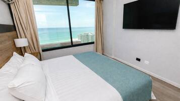 Premium bedding, in-room safe, desk, blackout drapes