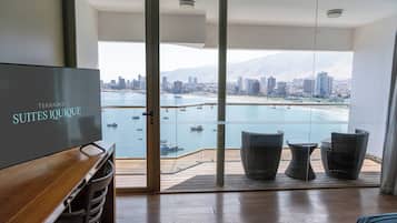 Rom – superior | Sengetøy av topp kvalitet, minibar og safe på rommet