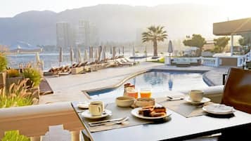 Desayuno buffet incluido entre semana