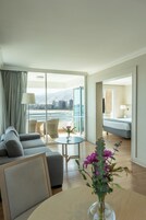 Ropa de cama de alta calidad y minibar 