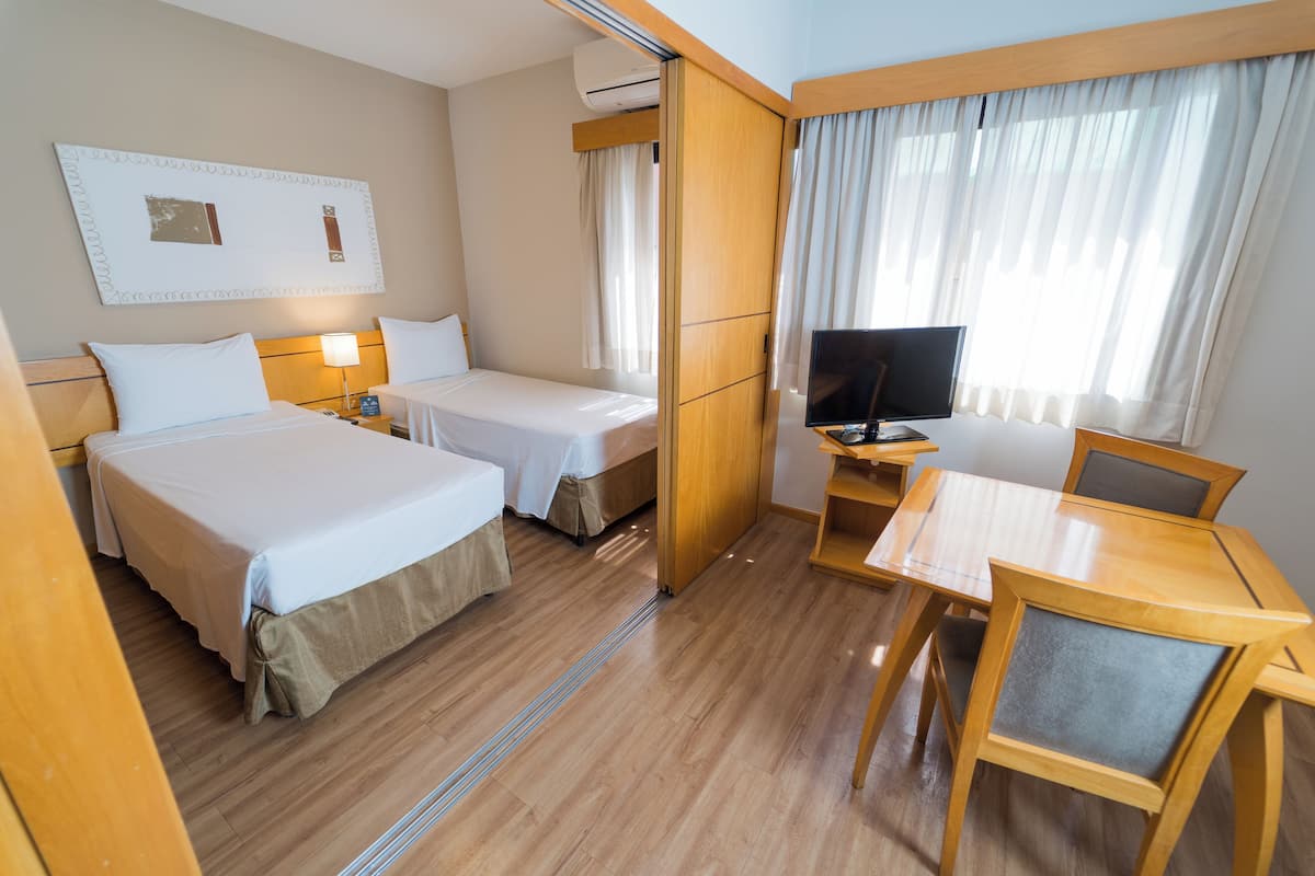 Standard Twin Room, 2 Katil Bujang (Single) | 1 bilik tidur, peralatan tempat tidur hipoalergenik, bar mini