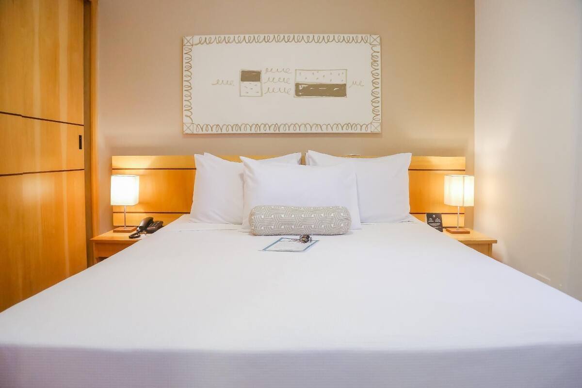 Hypo-allergenic bedding, minibar, in-room safe, desk