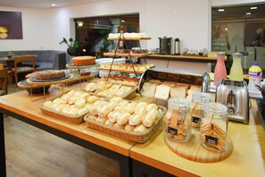 每日供应自助式早餐（每人 BRL 45.00）