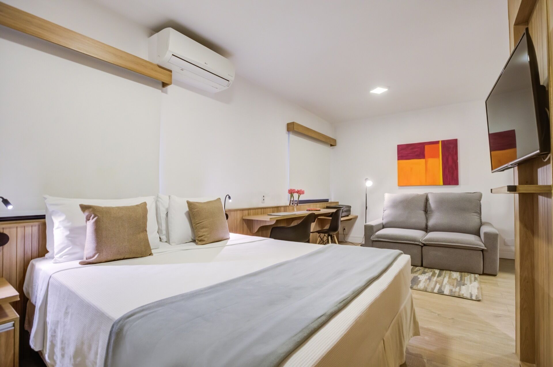 Luxury Room, 1 Double Bed | Hypo-allergenic bedding, minibar, in-room safe, desk