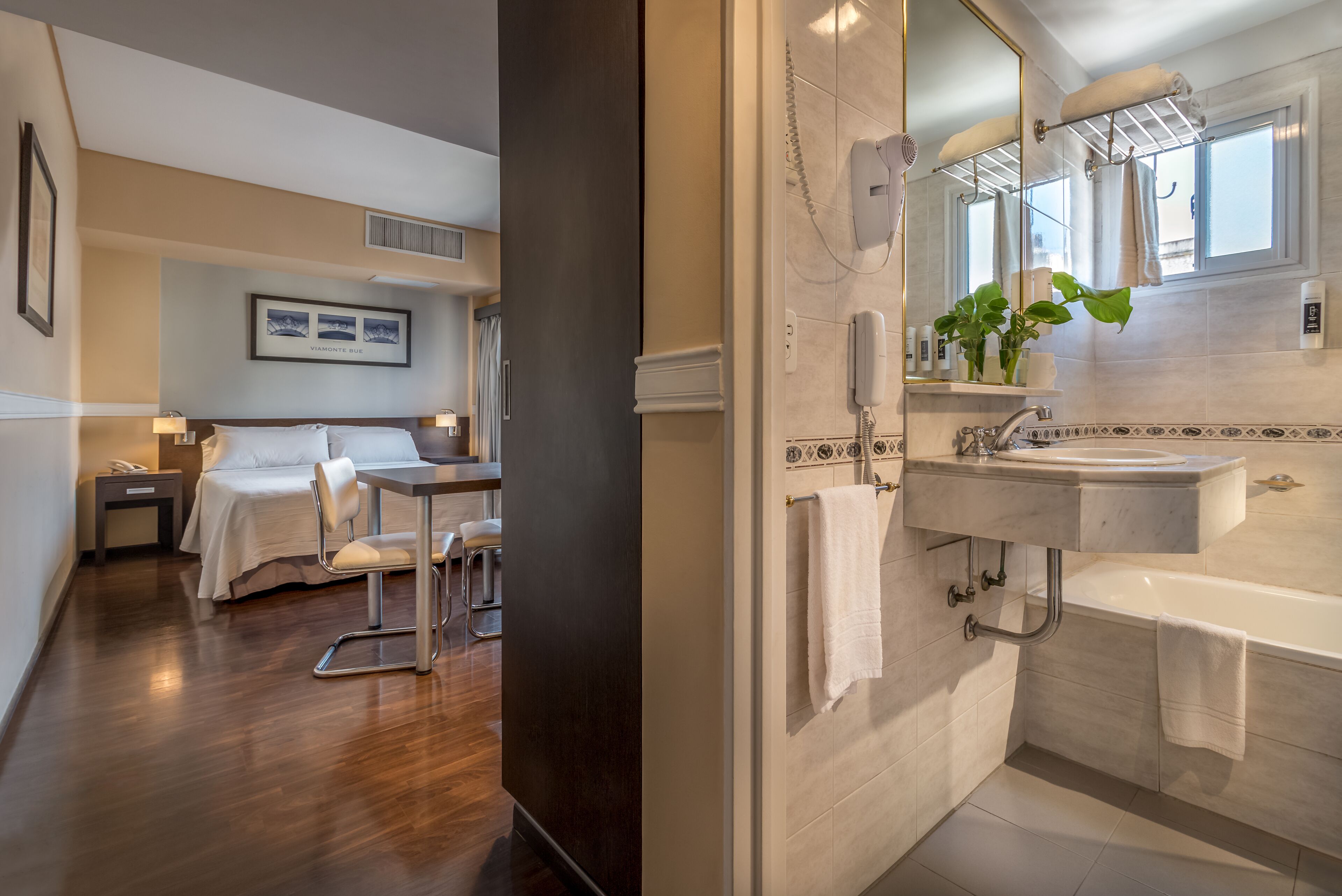 combined shower/bathtub, jetted bath, free toiletries, hair dryer