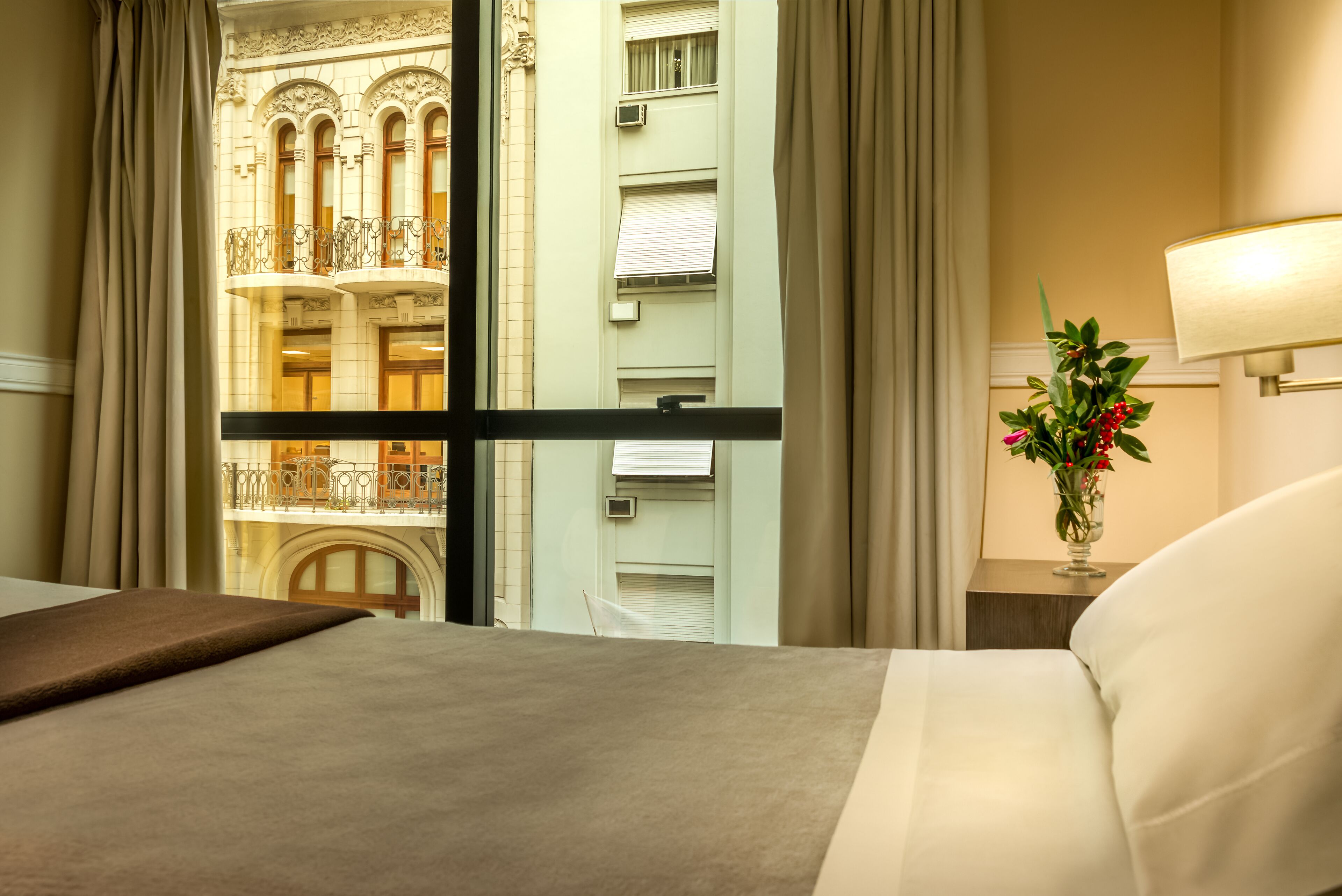 executive suite | minibar, in-room safe, blackout curtains, iron/ironing board