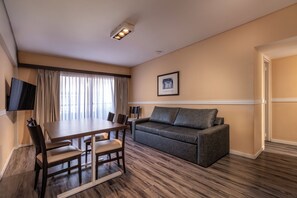 Minibar, két bảo mật tại phòng, màn/rèm cản sáng 