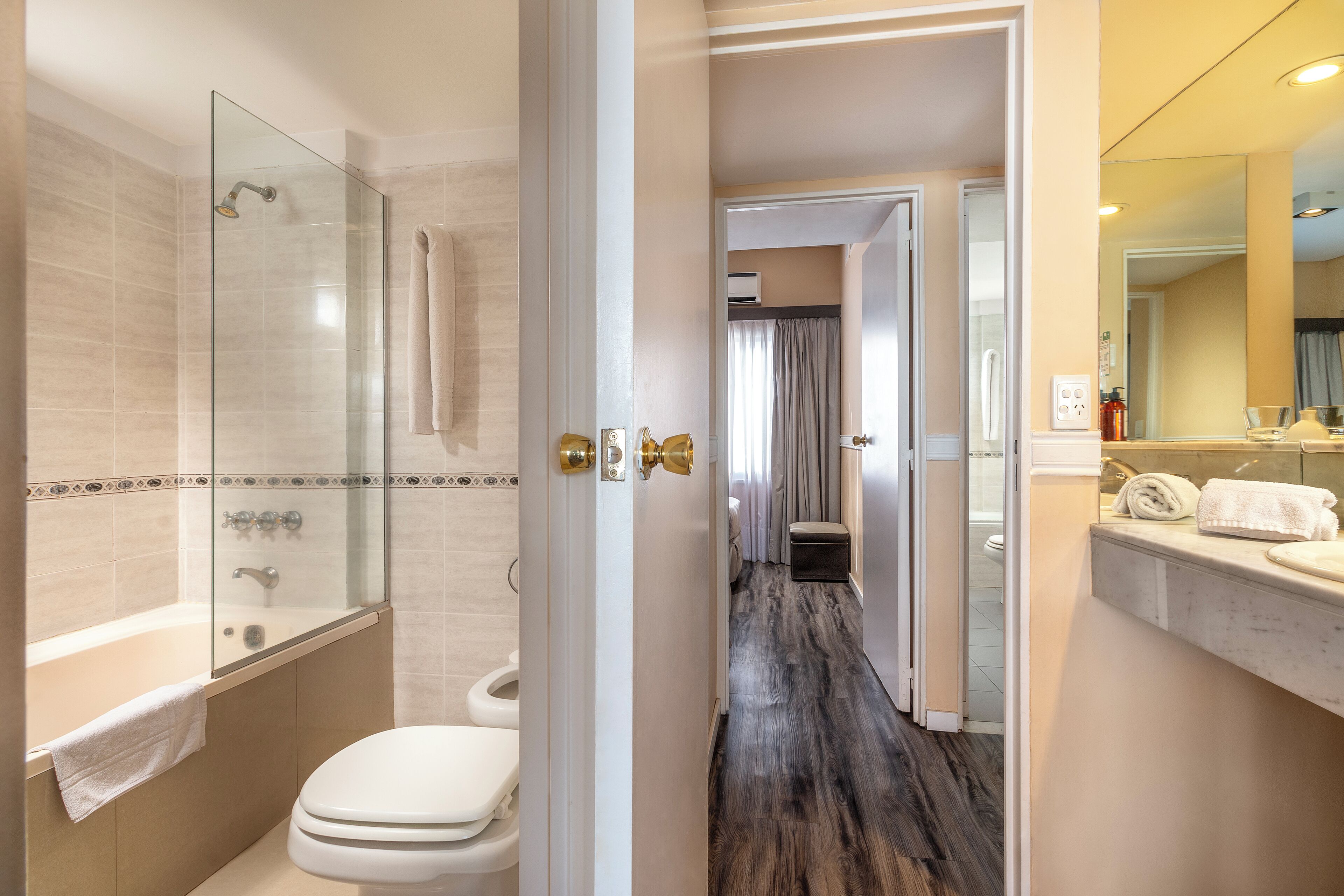 combined shower/bathtub, jetted bath, free toiletries, hair dryer