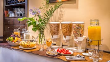Daily buffet breakfast (ARS 10000 per person)