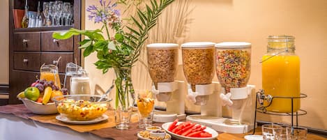 Petit déjeuner buffet (10000 ARS par personne)